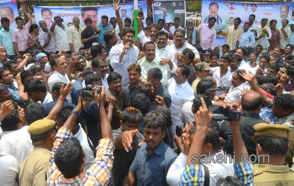 ys jagan Interacting with people - Sakshi22