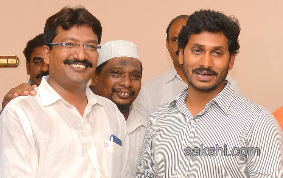 ys jagan Interacting with people - Sakshi23