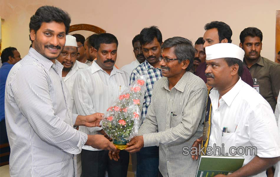 ys jagan Interacting with people - Sakshi24