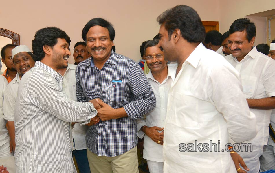 ys jagan Interacting with people - Sakshi27