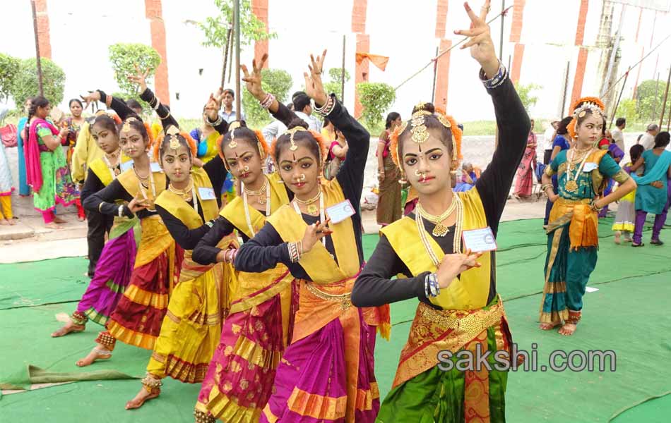 Kuchipudi Bharatanatyam folk dance performance at Bhadrachalam4