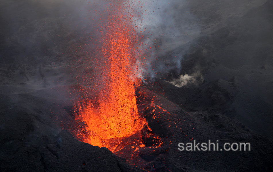 FRANCE OVERSEAS VOLCANO5