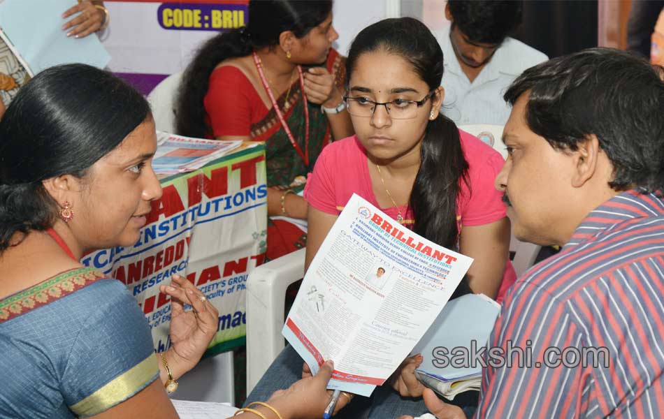 sakshi bhavitha education fair 2015 - Sakshi7