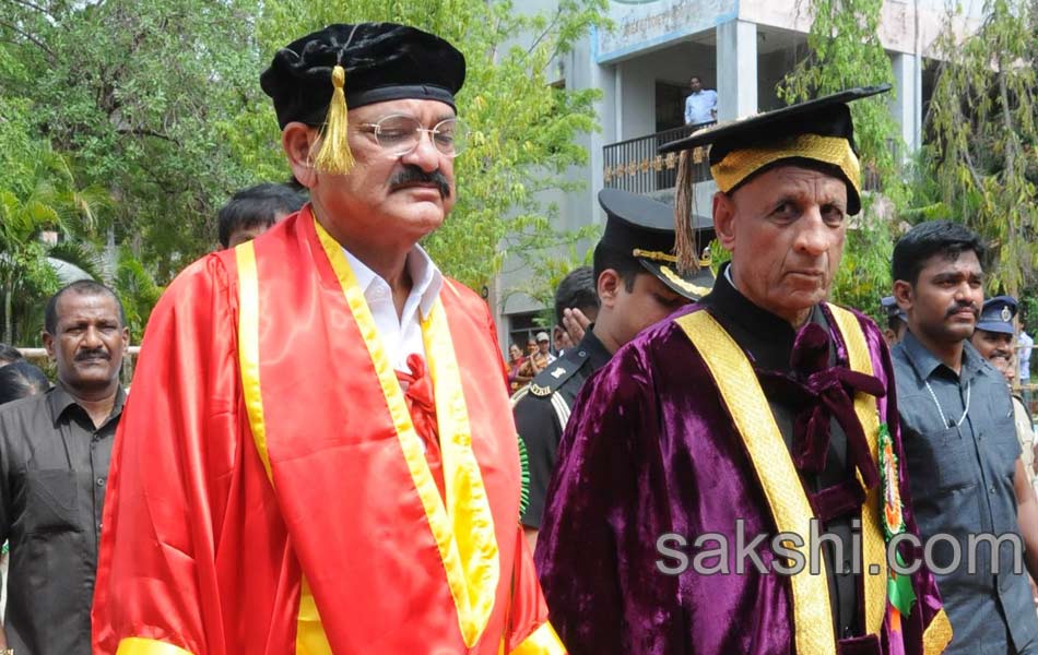 sv university convocation held in a grand manner1