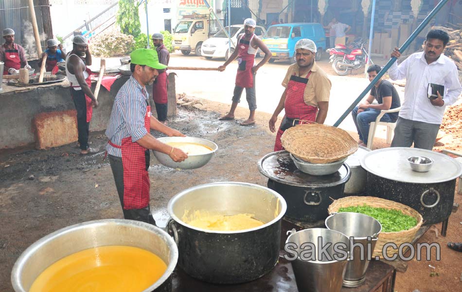 haleem in hyderabad pista house - Sakshi5