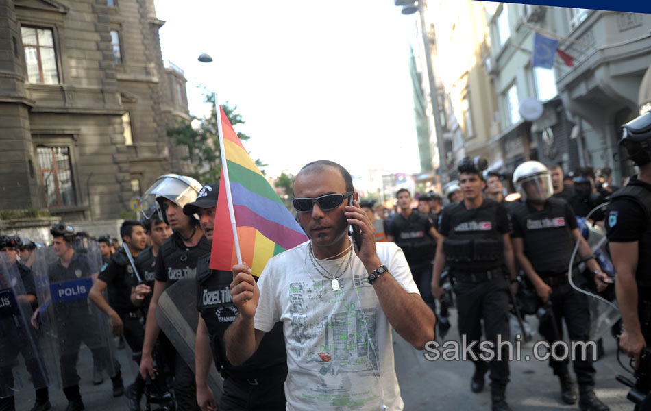 Police fire tear gas to break gay pride parade in Turkey - Sakshi6