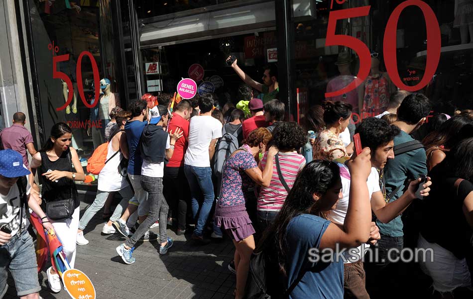 Police fire tear gas to break gay pride parade in Turkey - Sakshi13