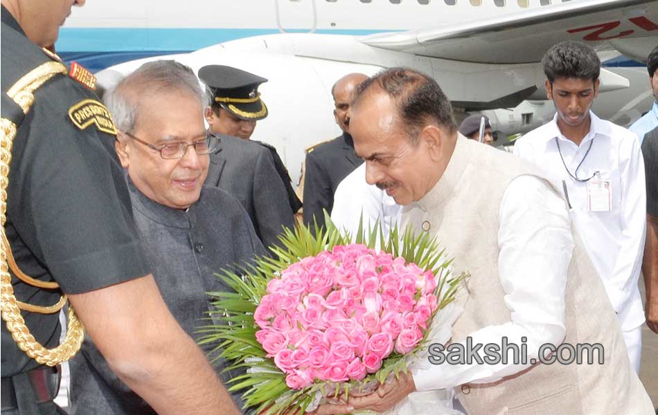 President arrives in Hyderabad - Sakshi12