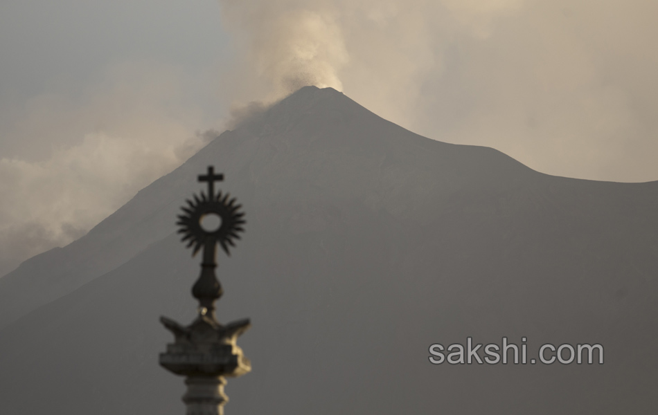 Guatemala Volcano10