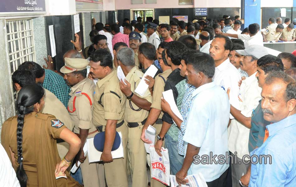 driving licence in police - Sakshi1