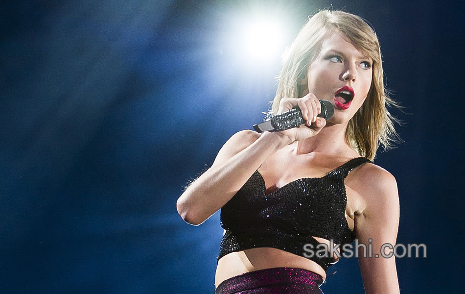 Taylor Swift Performs at MetLife Stadium2