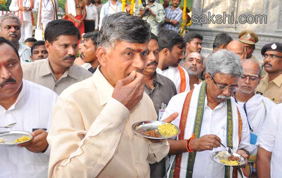 Pushkaralu 2015 Godavari Set To Consecrate Devotees - Sakshi15