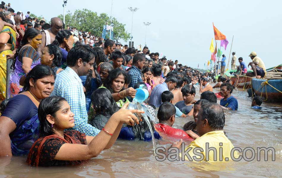 holy pushkaralu comes to seventh day2