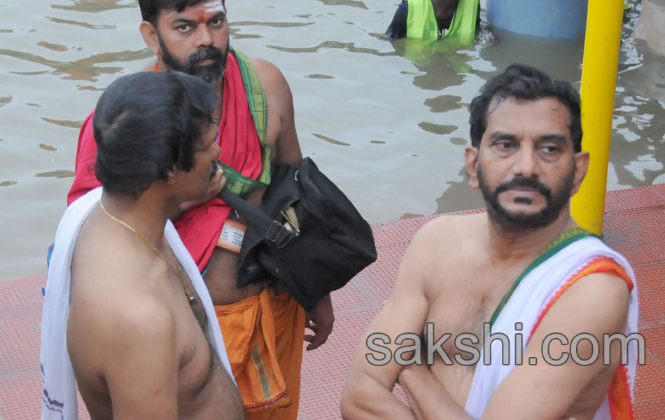 holy pushkaralu comes to seventh day4