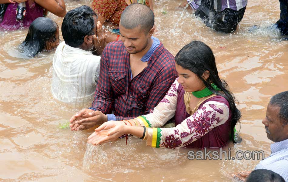 holy pushkaralu comes to Tenth day1