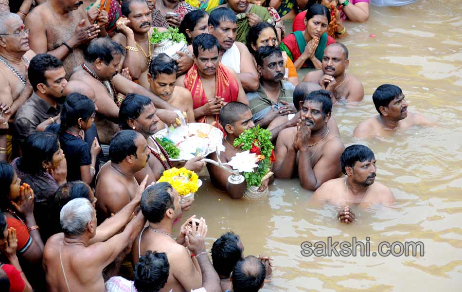 holy pushkaralu comes to Tenth day3