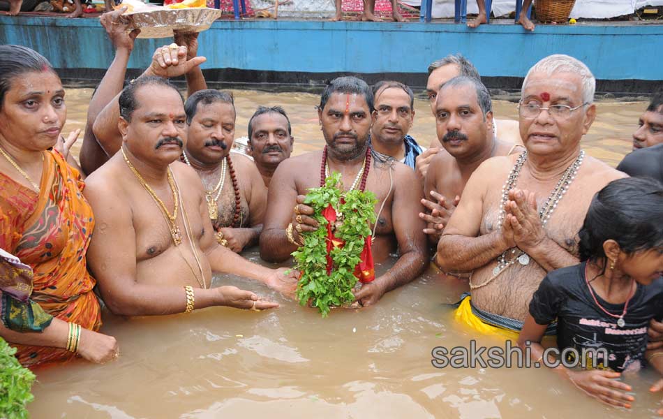 holy pushkaralu comes to Tenth day5