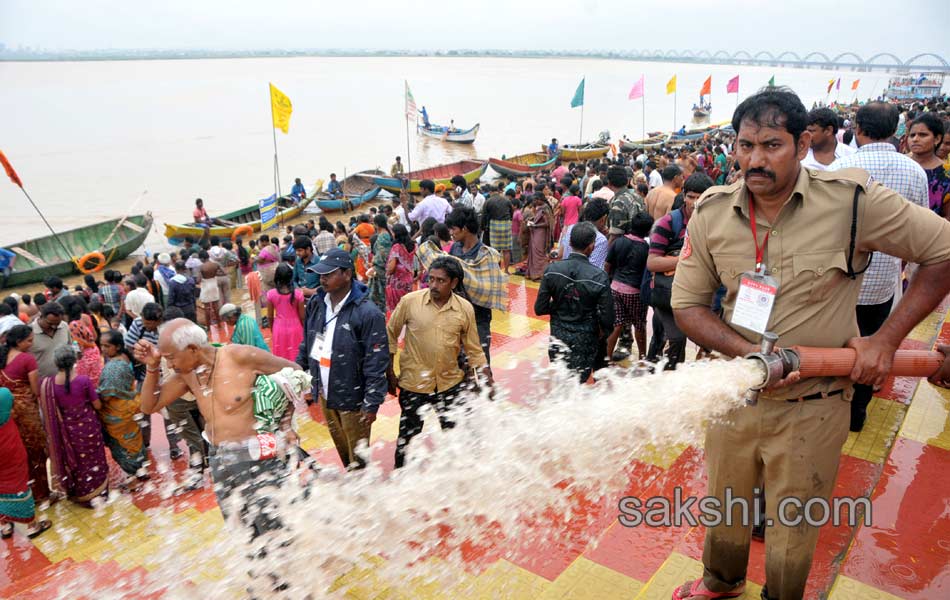 holy pushkaralu comes to Tenth day20