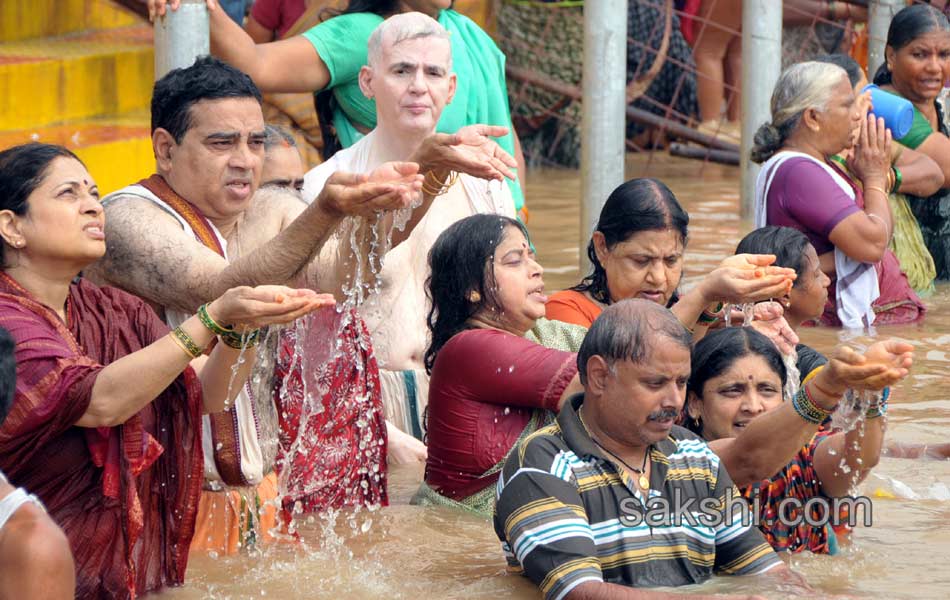 holy pushkaralu comes to Tenth day18