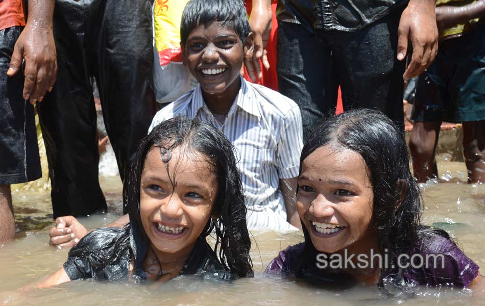 holy pushkaralu comes to twelfth day - Sakshi24