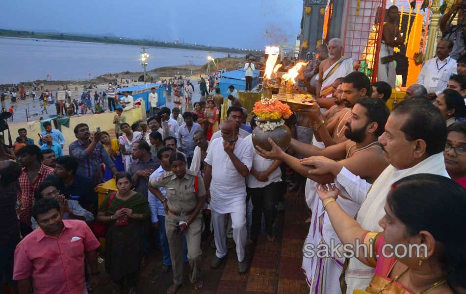 Godavari pushkaralu closing ceremony15