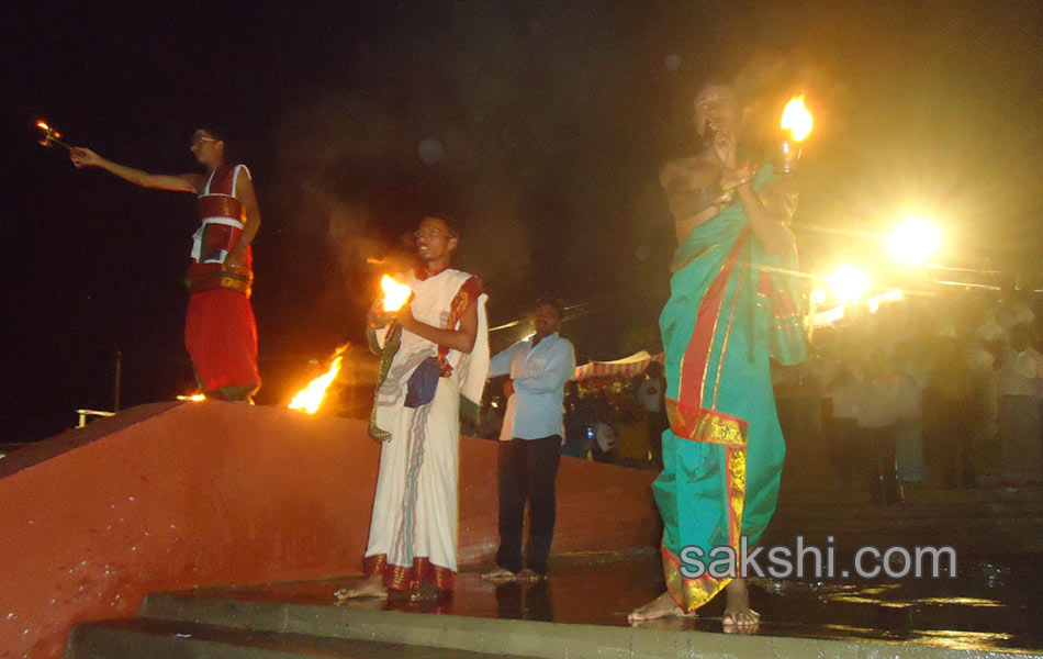Godavari pushkaralu closing ceremony24