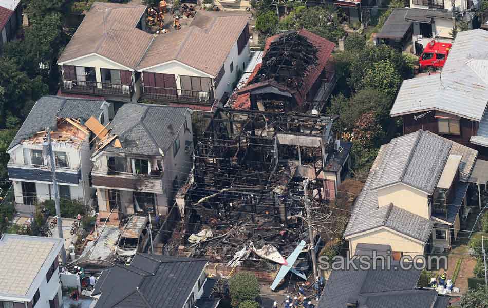 plane crashed into a residential area in Tokyo3