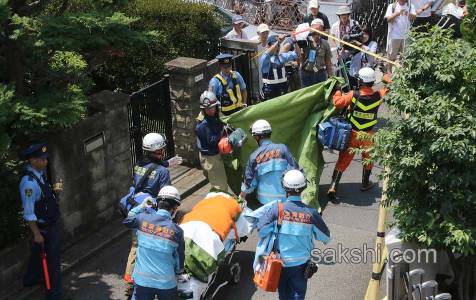 plane crashed into a residential area in Tokyo6