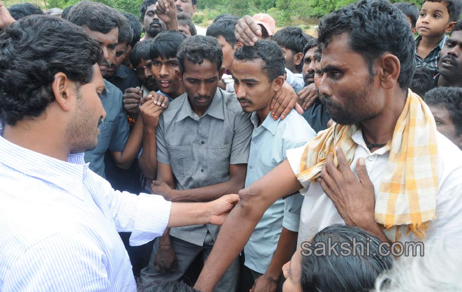 YS Jagan mohan reddy 6th day raithu bharosa yatra in ananthapuram - Sakshi19