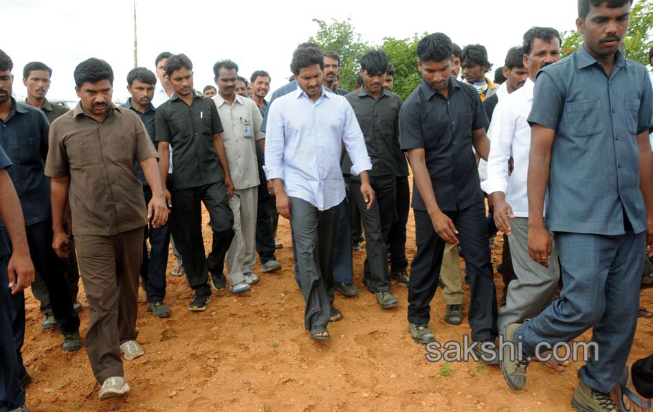 ys jagan Raithu Bharosa Yatra concluded in anantapur district - Sakshi11