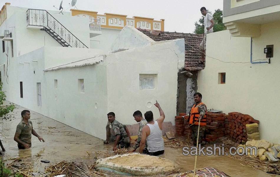 Heavy rains in Imphal9