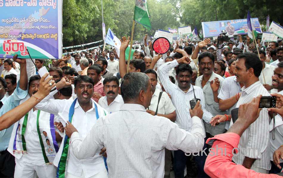 ys jagan mohan reddy echoes special status slogan in delhi - Sakshi2