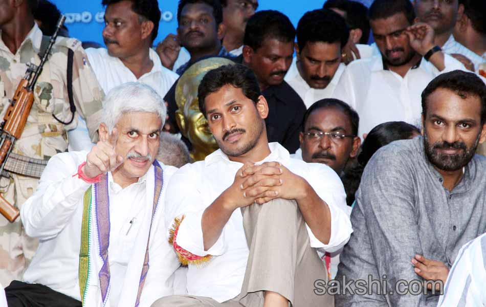 ys jagan mohan reddy echoes special status slogan in delhi - Sakshi7