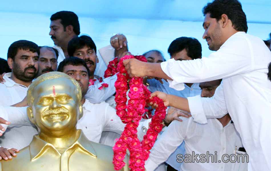 ys jagan mohan reddy echoes special status slogan in delhi - Sakshi11