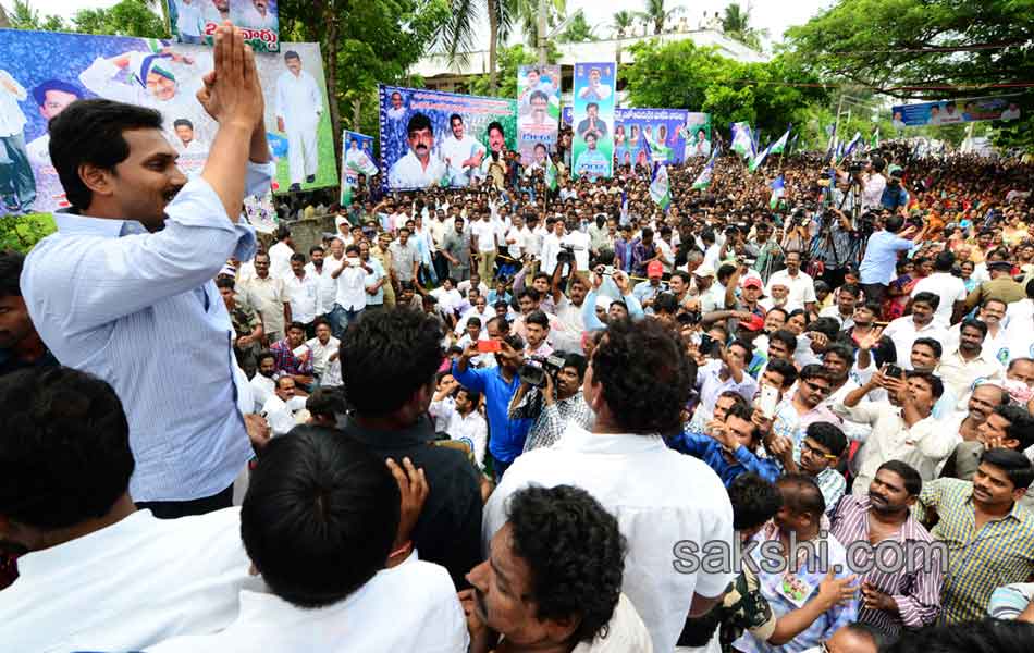 YS Jagan mohan reddy s to dharna at machilipatnam on kottamajeru deaths - Sakshi25