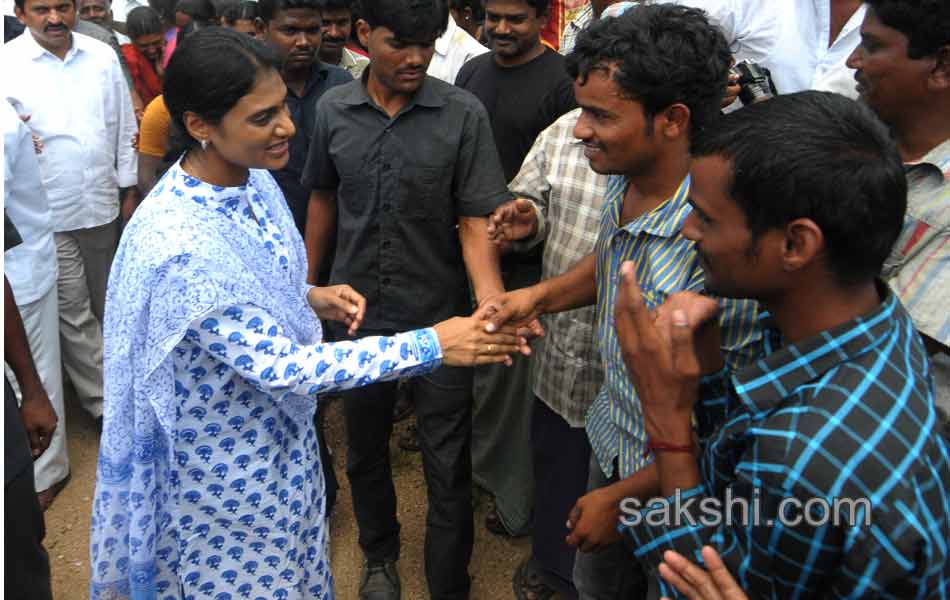 YS Sharmila paramarsayatra second day - Sakshi8