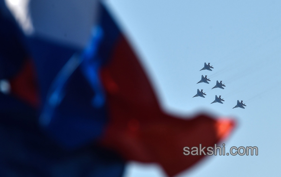 Jet trainer performs during the MAKS 20156