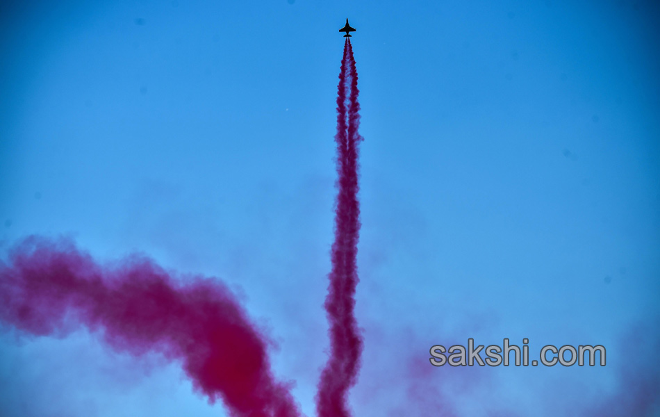 Jet trainer performs during the MAKS 201510