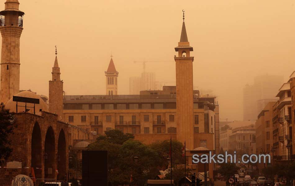 Unseasonal sandstorm hits Lebanon Syria2