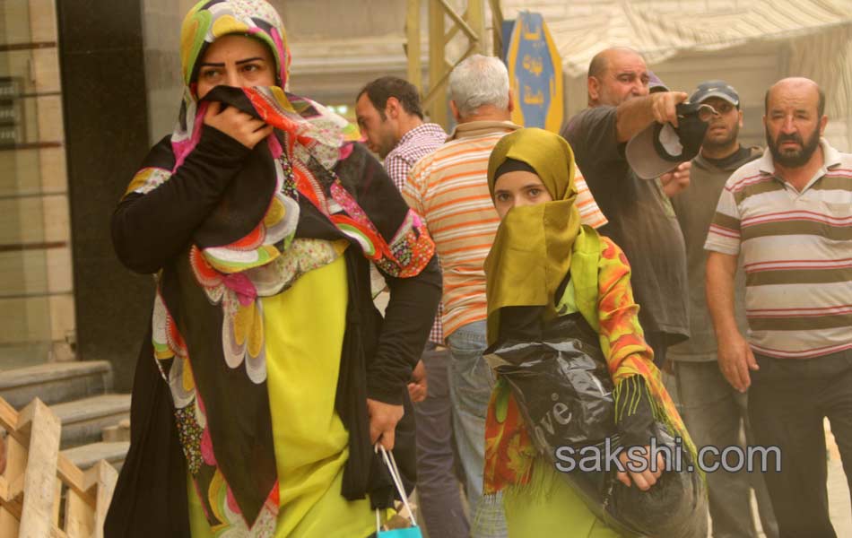 Unseasonal sandstorm hits Lebanon Syria12