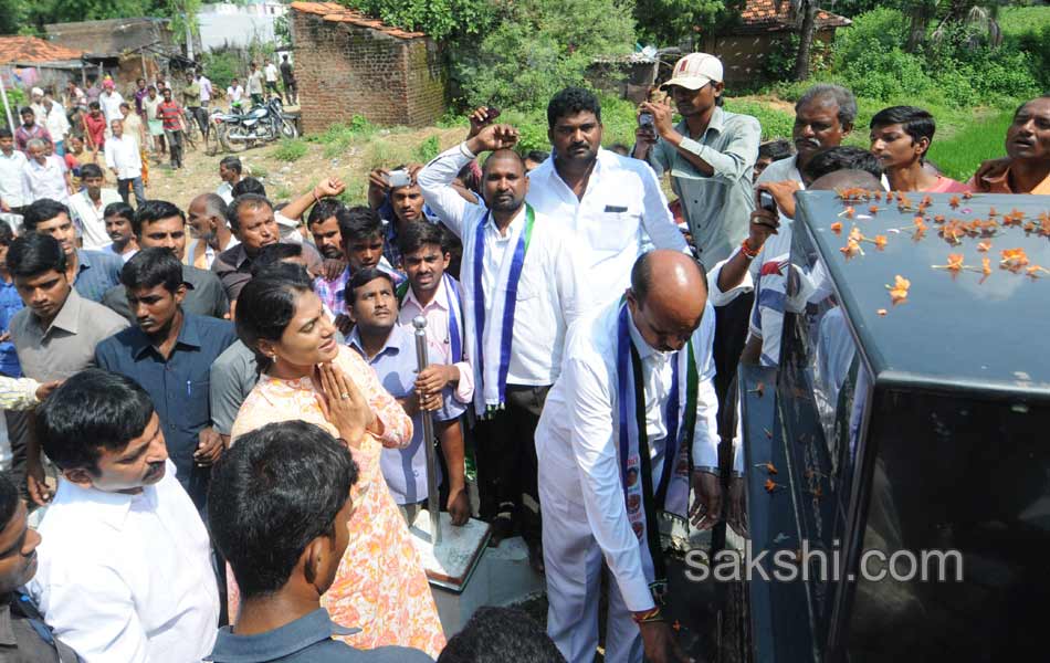 ys sharmila 3rd day paramarsha yatra in warangal distirict18