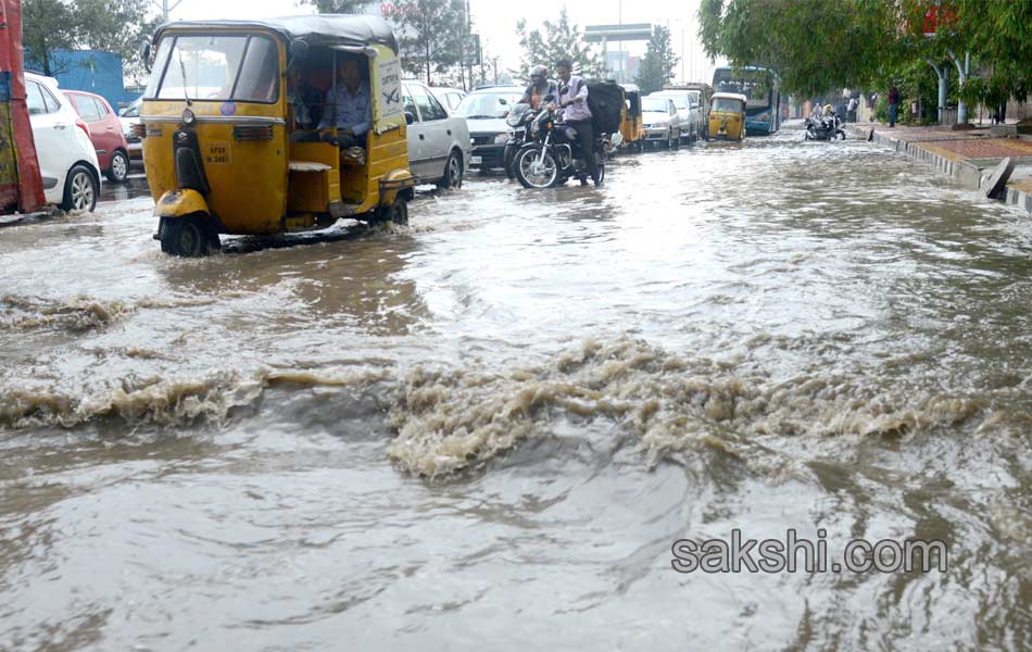 heavy rain in city8