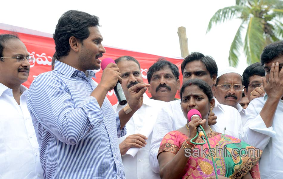 YS jagan mohan reddy tourn in Bandar district - Sakshi3