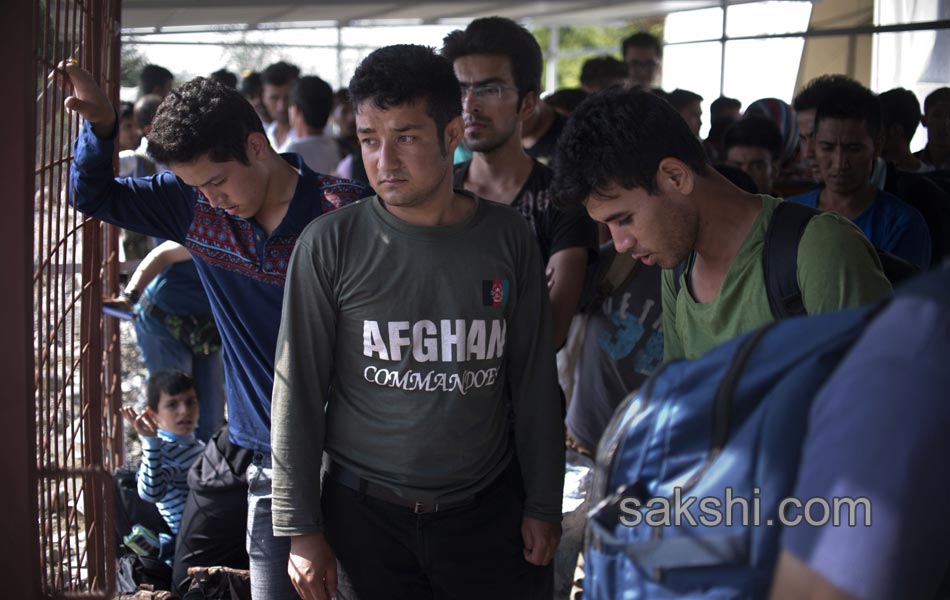 syrian migrants moving towards croatia - Sakshi26