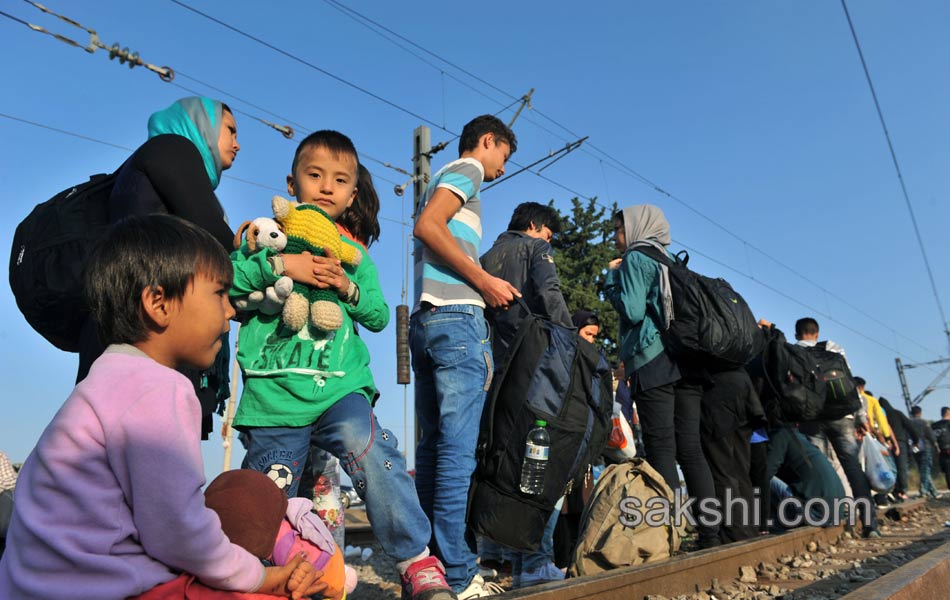 syrian migrants moving towards croatia - Sakshi28