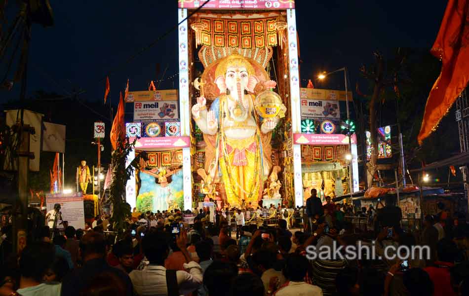 Governor perfoms ganesha puja at Khairatabad21