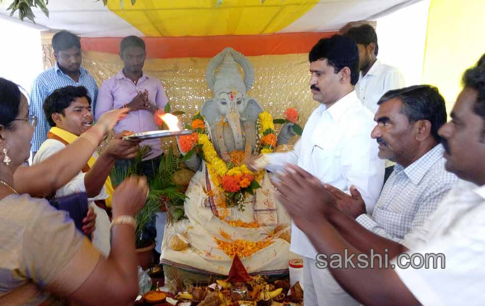 ganesh chaturthi celebrations in nalgonda district onThird day - Sakshi4