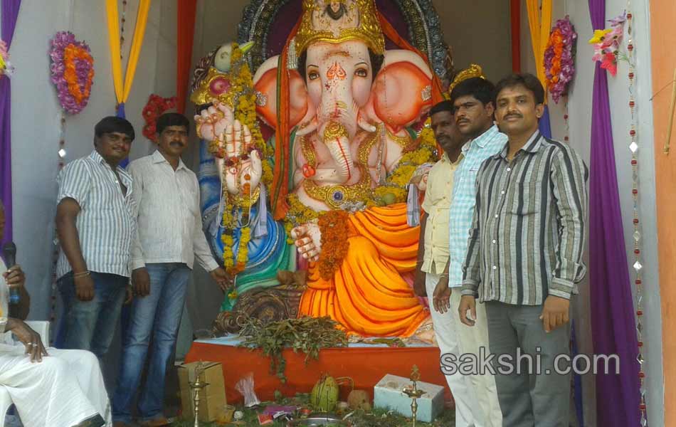 ganesh chaturthi celebrations in Mahbubnagar district onThird day - Sakshi2