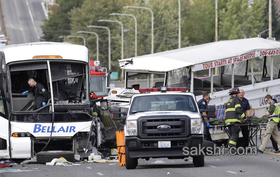 Seattle Tour Bus Crash3