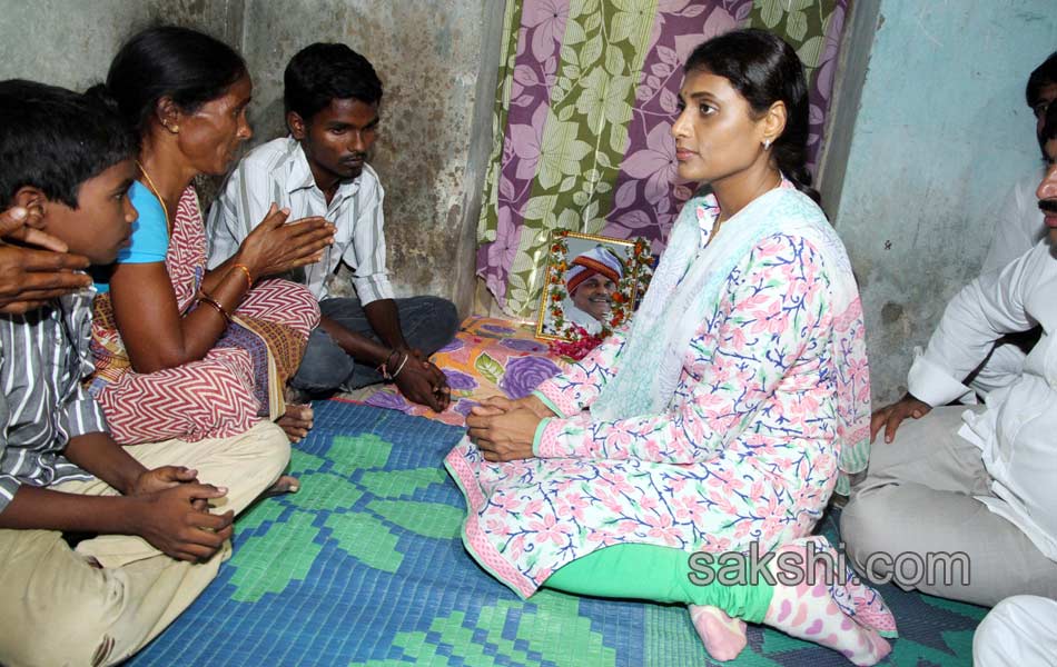 YS Sharmila Paramarsha Yatra in KareemNagar District  Day 22